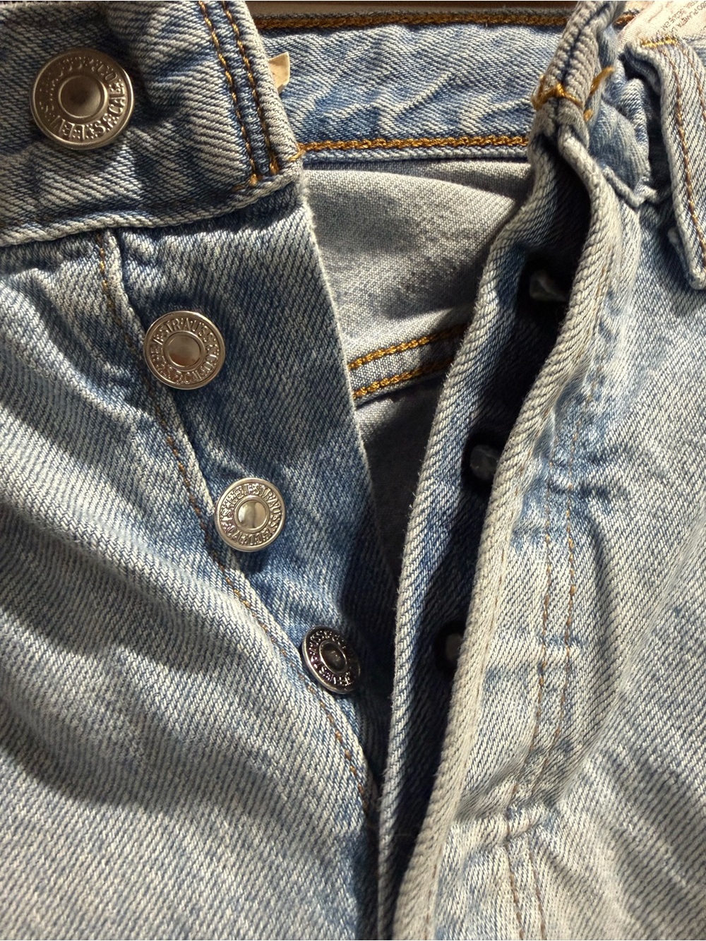 Levi's Cotton/Lyocell Relaxed Straight Light Wash Blue Jeans 26 - Picture 4 of 9